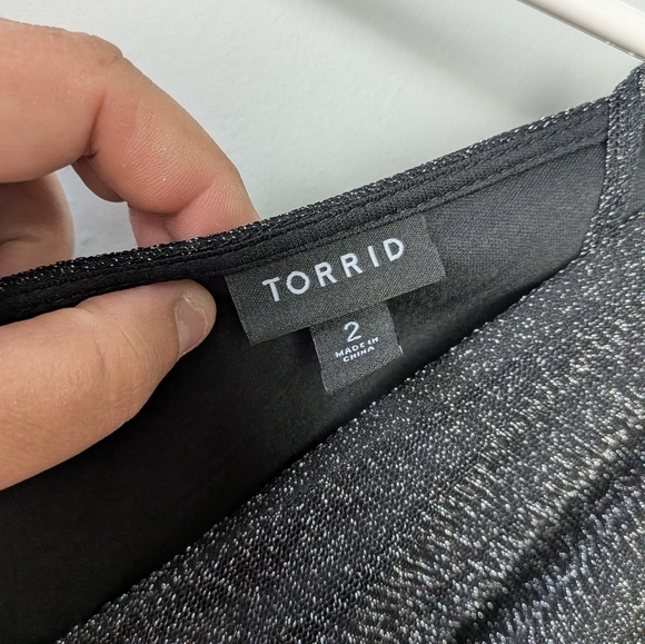 TORRID Glitter Lurex Flutter Sleeve Surplice Romper Size 2 = 2X Black - Picture 11 of 13